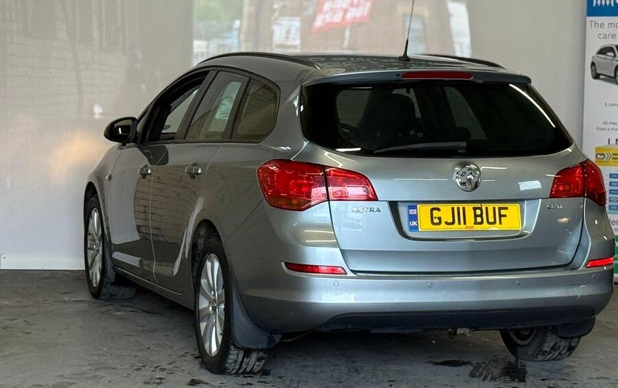 
								2011 Vauxhall Astra 1.7 CDTi ecoFLEX Exclusiv Sports Tourer Euro 5 5dr full									