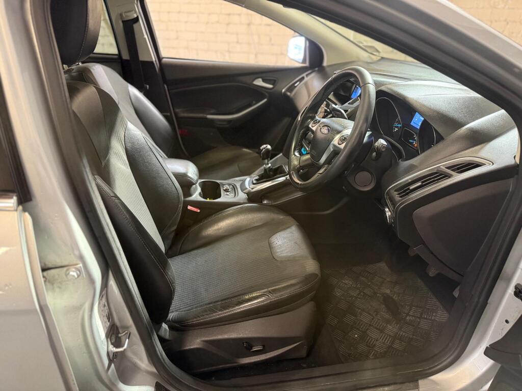 
								2012 Ford Focus 1.6T EcoBoost Titanium X Euro 5 (s/s) 5dr full									