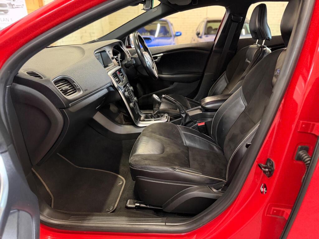 
								2013 Volvo V40 1.6 D2 R-Design Nav Euro 5 (s/s) 5dr full									