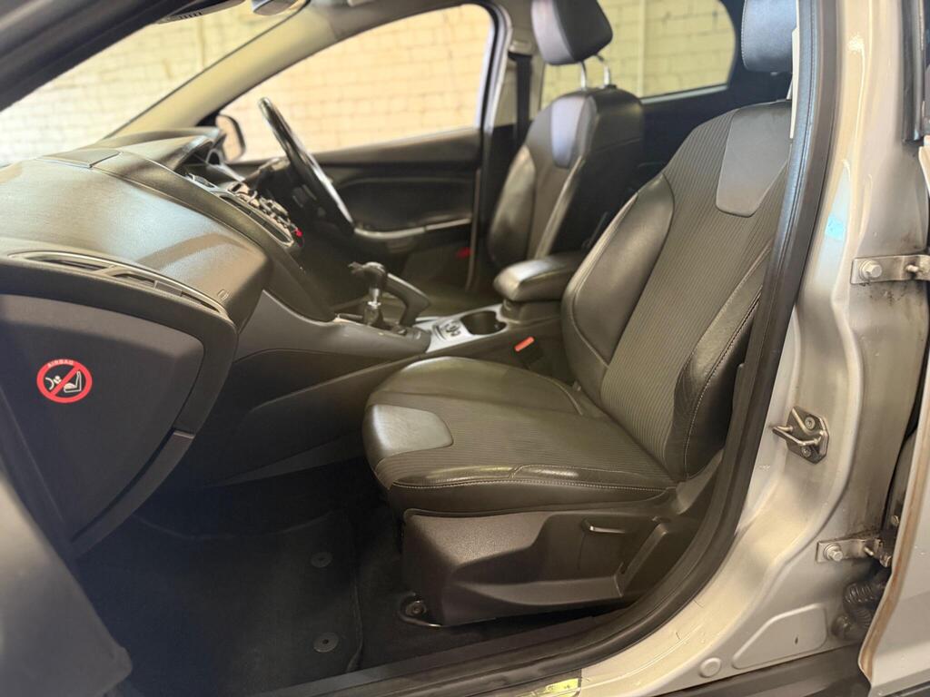 
								2012 Ford Focus 1.6T EcoBoost Titanium X Euro 5 (s/s) 5dr full									
