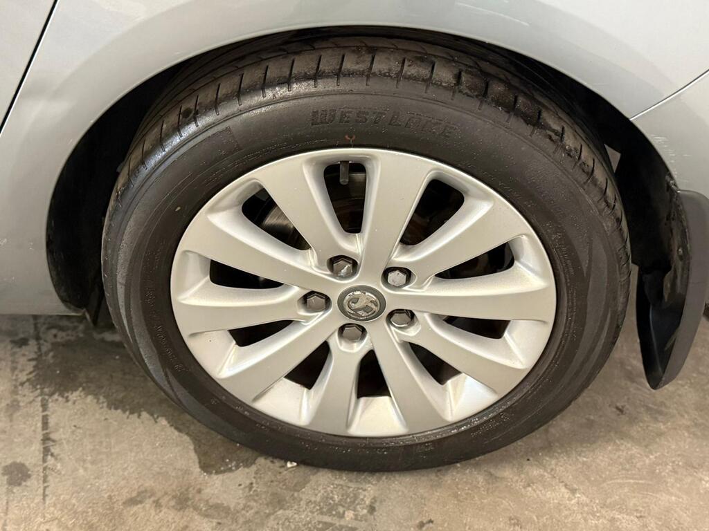 
								2011 Vauxhall Astra 1.7 CDTi ecoFLEX Exclusiv Sports Tourer Euro 5 5dr full									