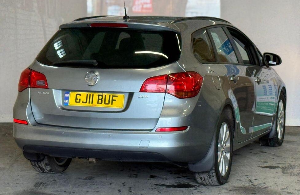
								2011 Vauxhall Astra 1.7 CDTi ecoFLEX Exclusiv Sports Tourer Euro 5 5dr full									
