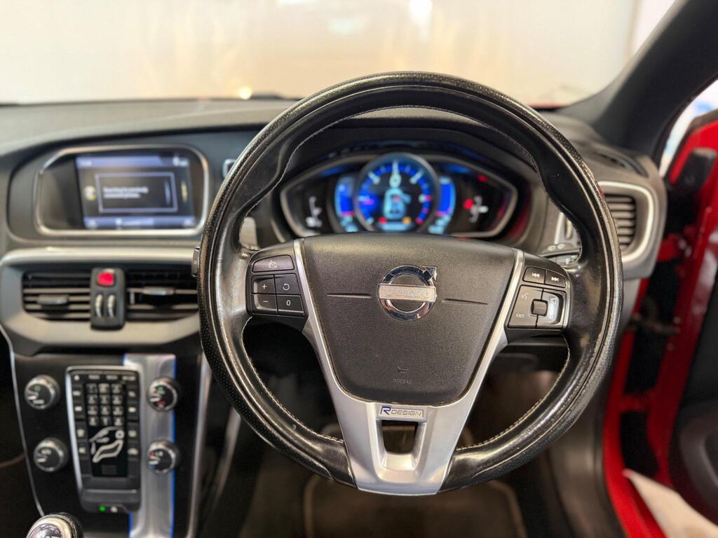
								2013 Volvo V40 1.6 D2 R-Design Nav Euro 5 (s/s) 5dr full									