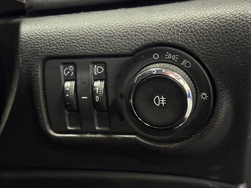 
								2011 Vauxhall Astra 1.7 CDTi ecoFLEX Exclusiv Sports Tourer Euro 5 5dr full									