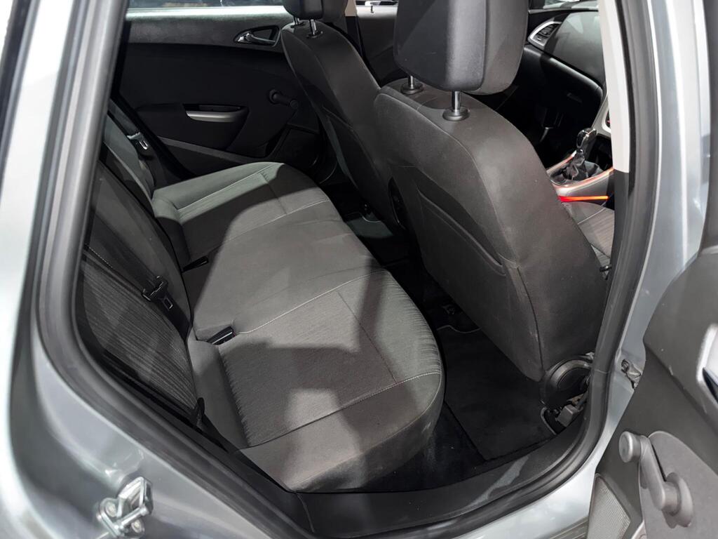 
								2011 Vauxhall Astra 1.7 CDTi ecoFLEX Exclusiv Sports Tourer Euro 5 5dr full									