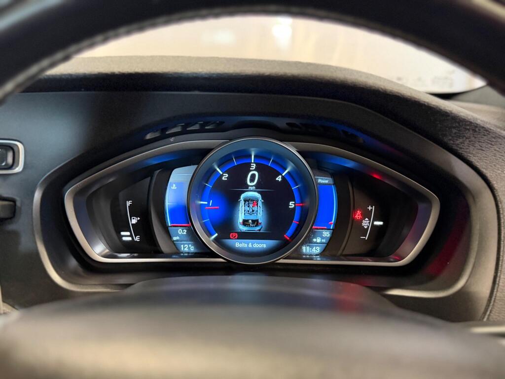 
								2013 Volvo V40 1.6 D2 R-Design Nav Euro 5 (s/s) 5dr full									