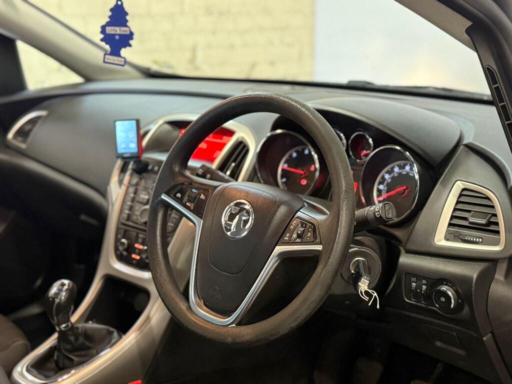 
								2011 Vauxhall Astra 1.7 CDTi ecoFLEX Exclusiv Sports Tourer Euro 5 5dr full									