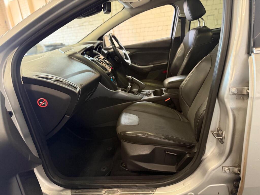 
								2012 Ford Focus 1.6T EcoBoost Titanium X Euro 5 (s/s) 5dr full									