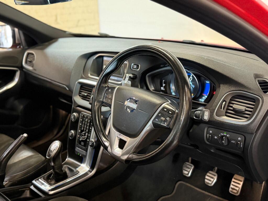 
								2013 Volvo V40 1.6 D2 R-Design Nav Euro 5 (s/s) 5dr full									