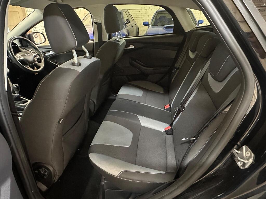 
								2012 Ford Focus 1.6 TDCi Zetec Euro 5 (s/s) 5dr full									