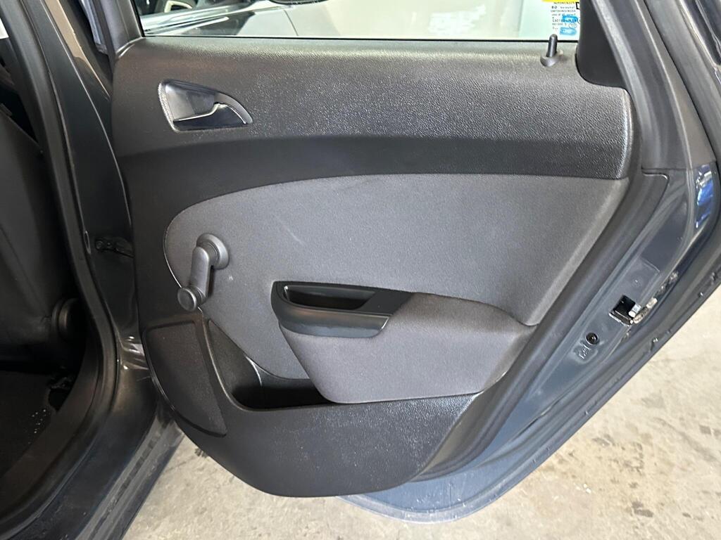 
								2015 Vauxhall Astra 1.4i SRi Euro 6 5dr full									