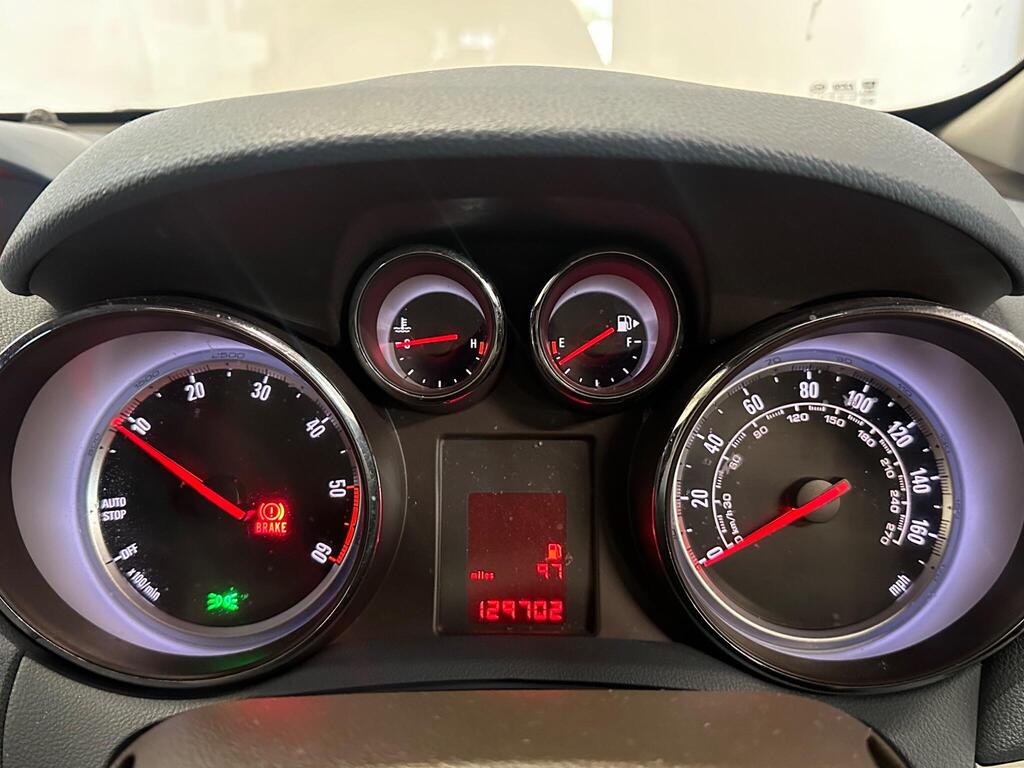
								2013 Vauxhall Mokka 1.7 CDTi Exclusiv 2WD Euro 5 (s/s) 5dr full									