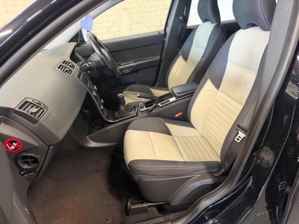 
								2012 Volvo V50 2.0 D3 R-Design Edition Euro 5 5dr full									