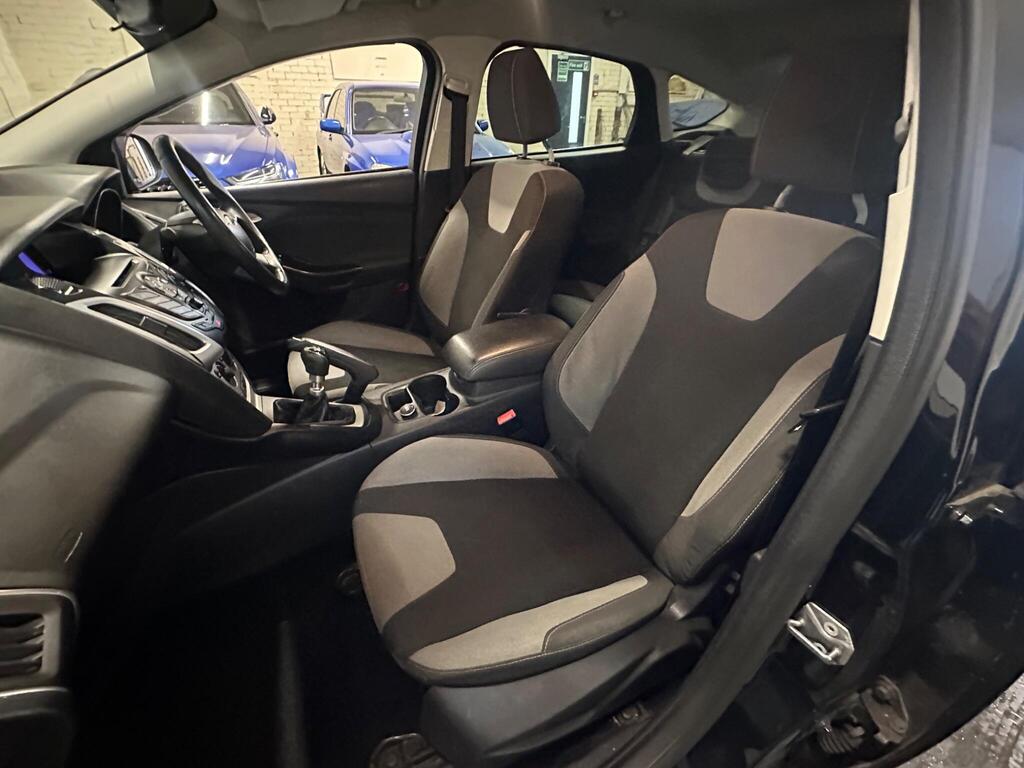 
								2012 Ford Focus 1.6 TDCi Zetec S Euro 5 (s/s) 5dr full									