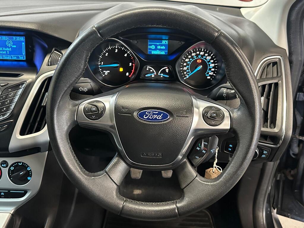 
								2012 Ford Focus 1.6 TDCi Zetec Euro 5 (s/s) 5dr full									