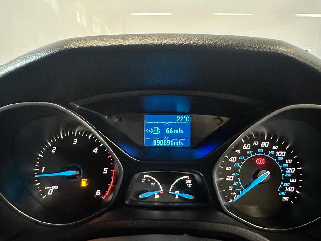
								2012 Ford Focus 1.6 TDCi Zetec Euro 5 (s/s) 5dr full									
