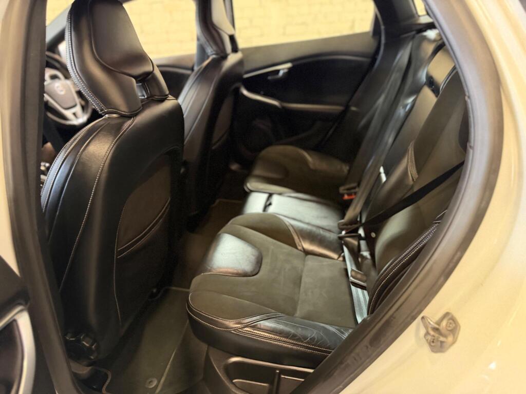 
								2015 Volvo V40 2.0 D4 R-Design Nav Euro 6 (s/s) 5dr full									