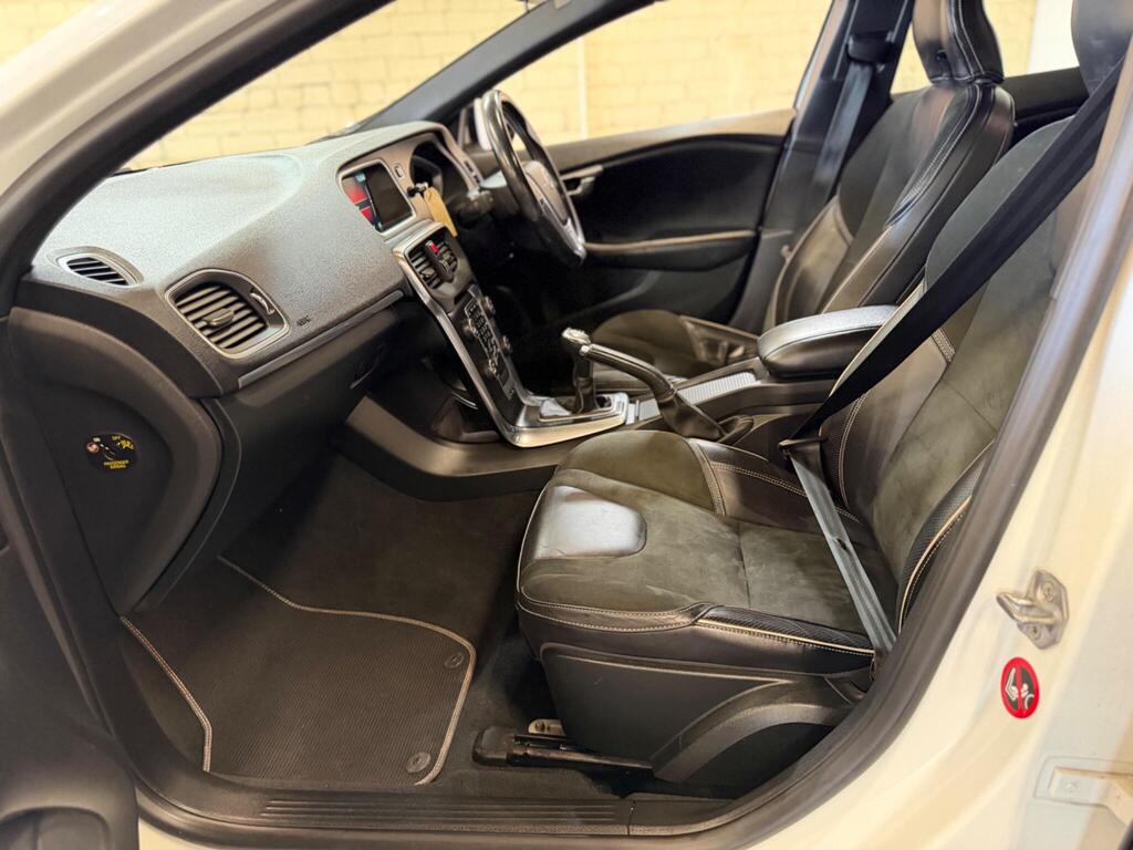 
								2015 Volvo V40 2.0 D4 R-Design Nav Euro 6 (s/s) 5dr full									