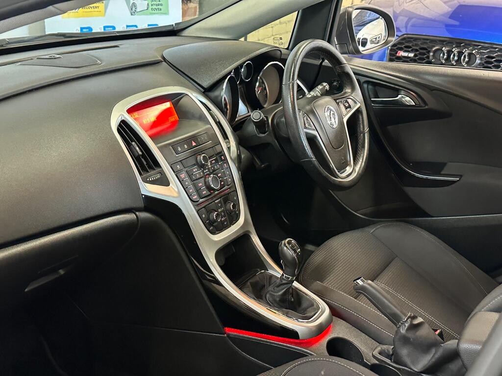 
								2015 Vauxhall Astra 1.4i SRi Euro 6 5dr full									