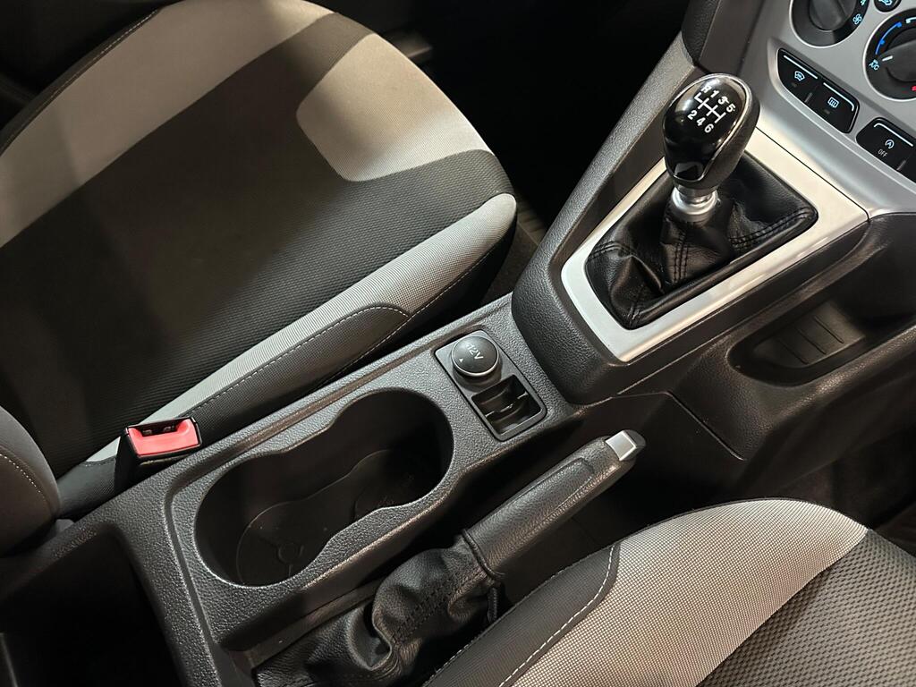 
								2012 Ford Focus 1.6 TDCi Zetec Euro 5 (s/s) 5dr full									