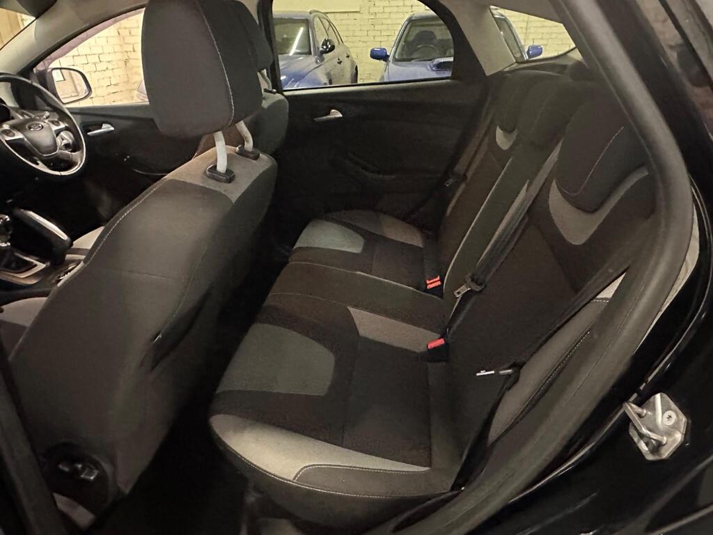 
								2012 Ford Focus 1.6 TDCi Zetec S Euro 5 (s/s) 5dr full									