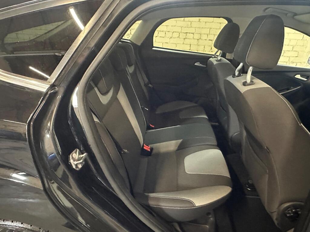 
								2012 Ford Focus 1.6 TDCi Zetec Euro 5 (s/s) 5dr full									