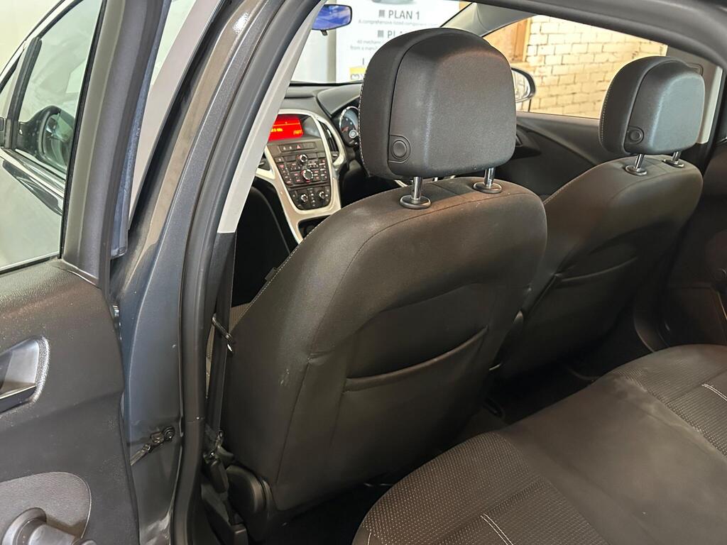 
								2015 Vauxhall Astra 1.4i SRi Euro 6 5dr full									