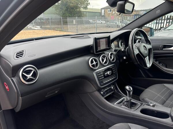 
								MERCEDES-BENZ A CLASS – A200 CDI BlueEFFICIENCY Sport 5dr full									