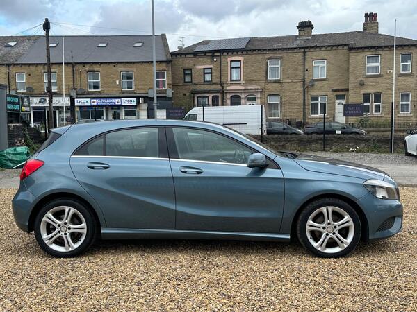 
								MERCEDES-BENZ A CLASS – A200 CDI BlueEFFICIENCY Sport 5dr full									