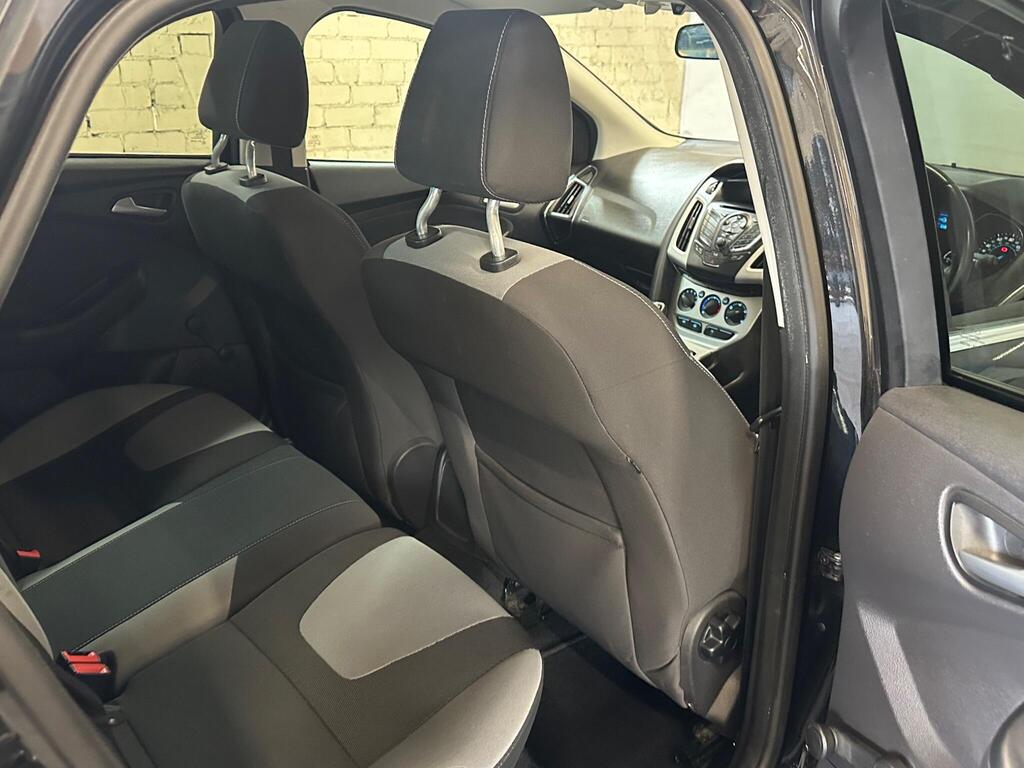 
								2012 Ford Focus 1.6 TDCi Zetec Euro 5 (s/s) 5dr full									