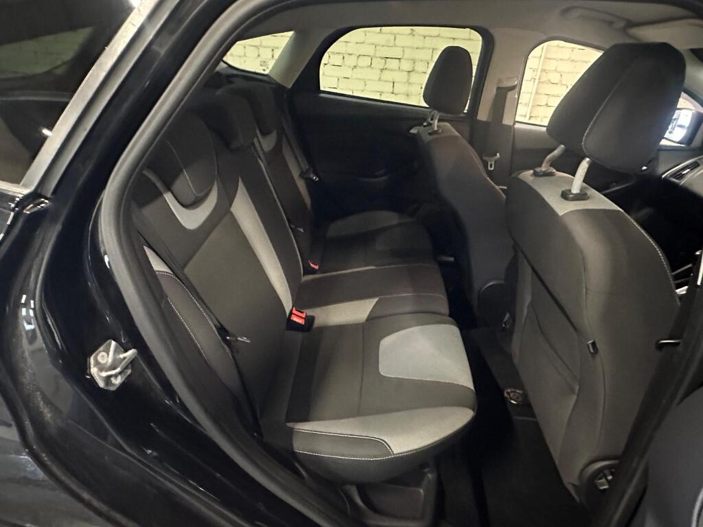 
								2012 Ford Focus 1.6 TDCi Zetec S Euro 5 (s/s) 5dr full									