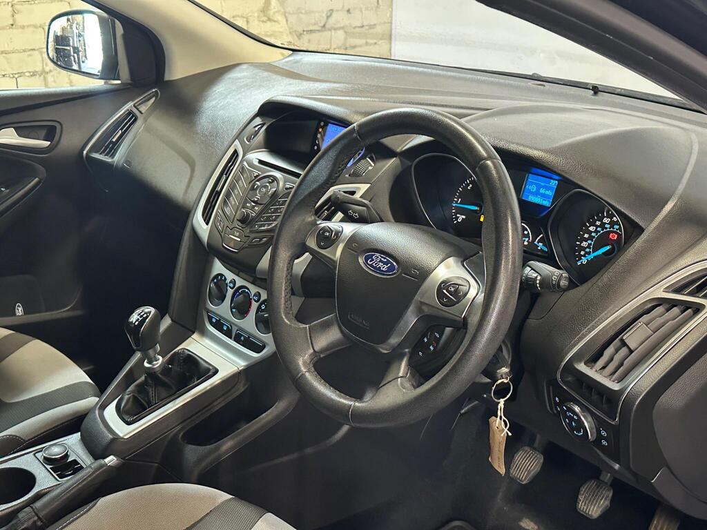 
								2012 Ford Focus 1.6 TDCi Zetec Euro 5 (s/s) 5dr full									