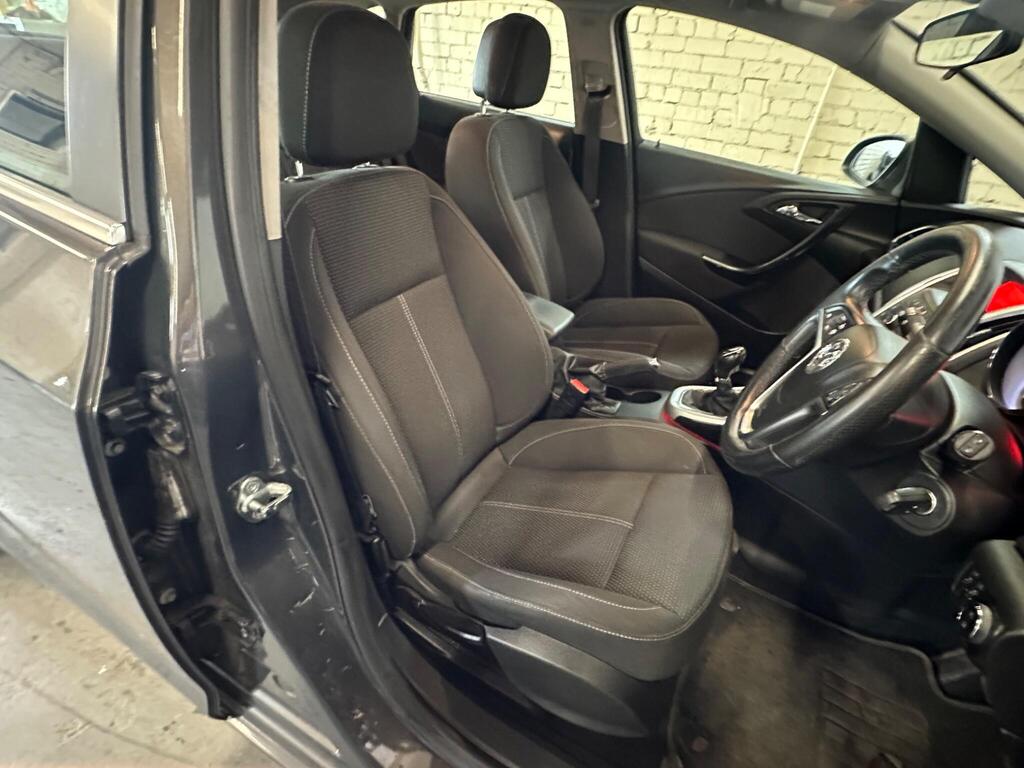 
								2015 Vauxhall Astra 1.4i SRi Euro 6 5dr full									