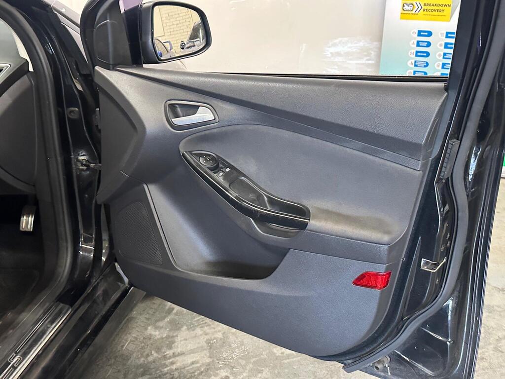 
								2012 Ford Focus 1.6 TDCi Zetec S Euro 5 (s/s) 5dr full									