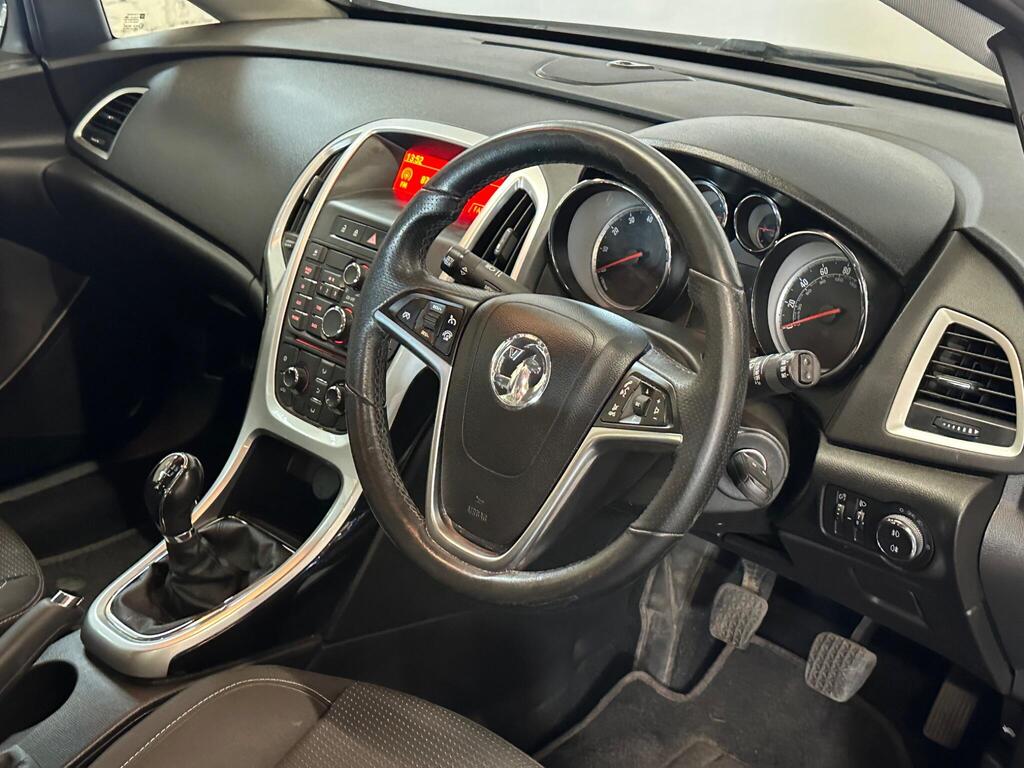 
								2015 Vauxhall Astra 1.4i SRi Euro 6 5dr full									