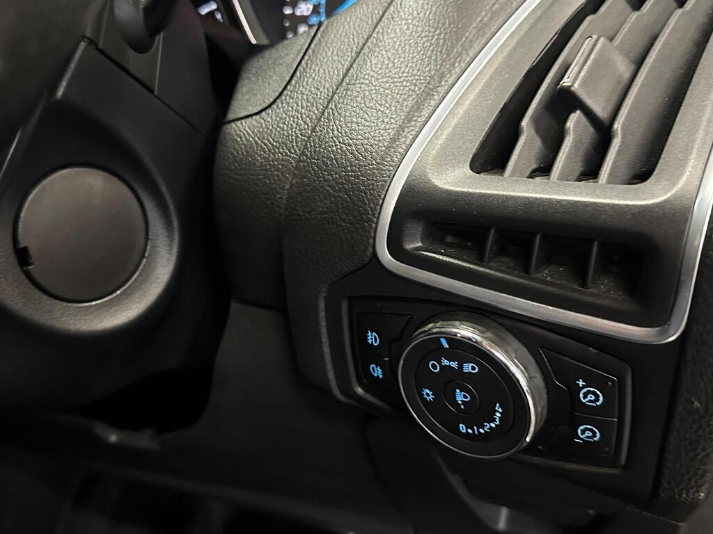 
								2012 Ford Focus 1.6 TDCi Zetec S Euro 5 (s/s) 5dr full									