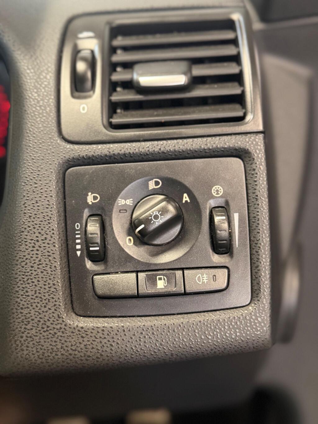 
								2012 Volvo V50 2.0 D3 R-Design Edition Euro 5 5dr full									
