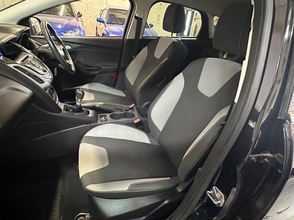 
								2012 Ford Focus 1.6 TDCi Zetec Euro 5 (s/s) 5dr full									