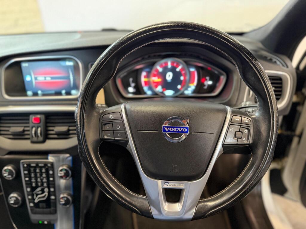 
								2015 Volvo V40 2.0 D4 R-Design Nav Euro 6 (s/s) 5dr full									