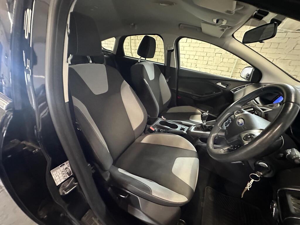 
								2012 Ford Focus 1.6 TDCi Zetec Euro 5 (s/s) 5dr full									