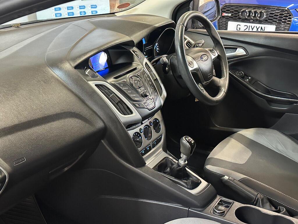 
								2012 Ford Focus 1.6 TDCi Zetec Euro 5 (s/s) 5dr full									